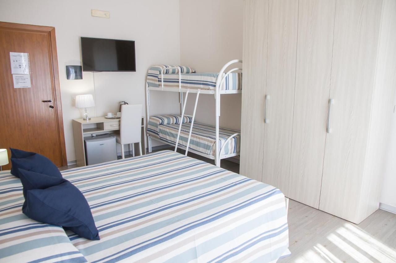 Bluriva Hotel Ciro Marina Exterior photo