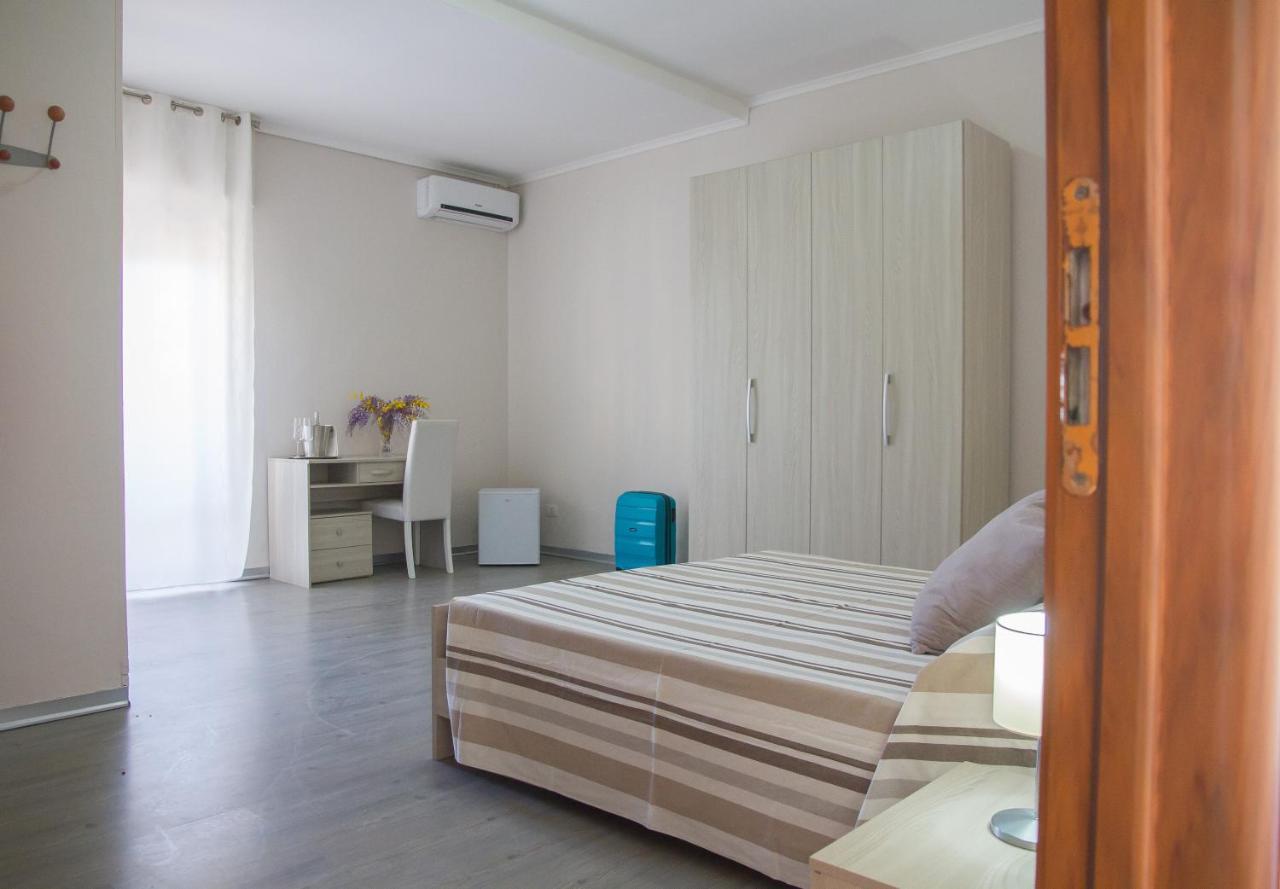 Bluriva Hotel Ciro Marina Exterior photo