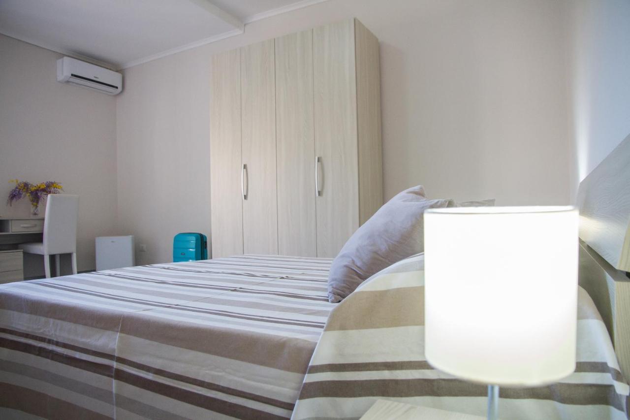 Bluriva Hotel Ciro Marina Exterior photo