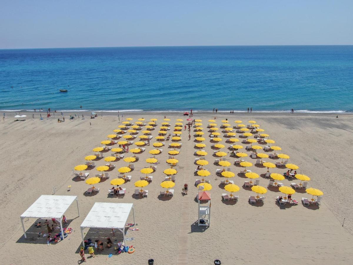 Bluriva Hotel Ciro Marina Exterior photo