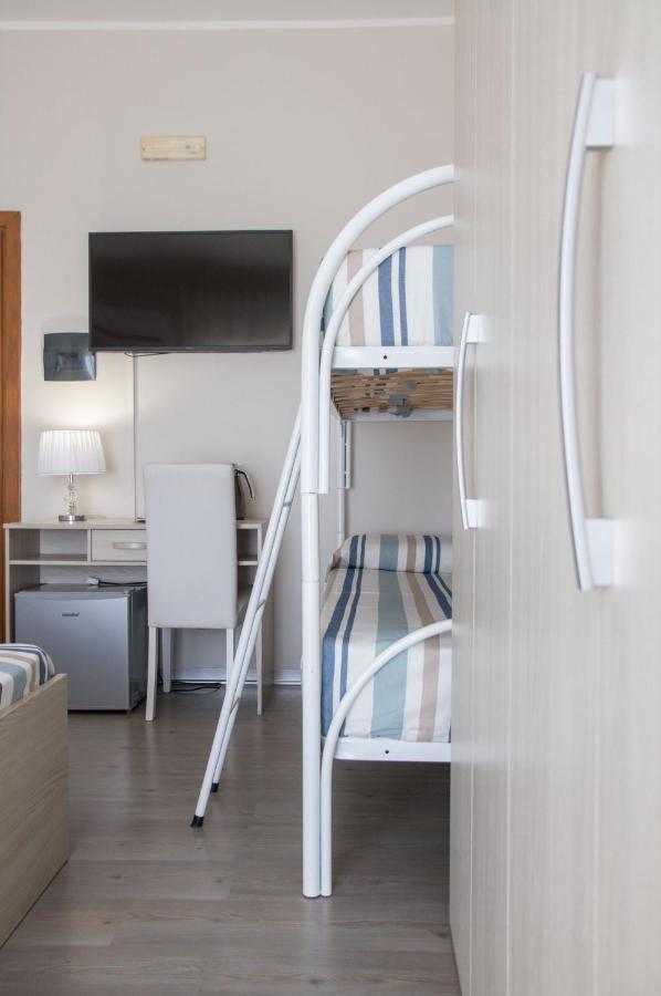 Bluriva Hotel Ciro Marina Exterior photo